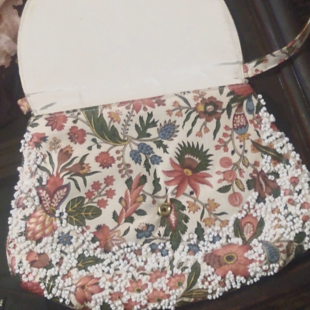 Vintage/antique small clutch